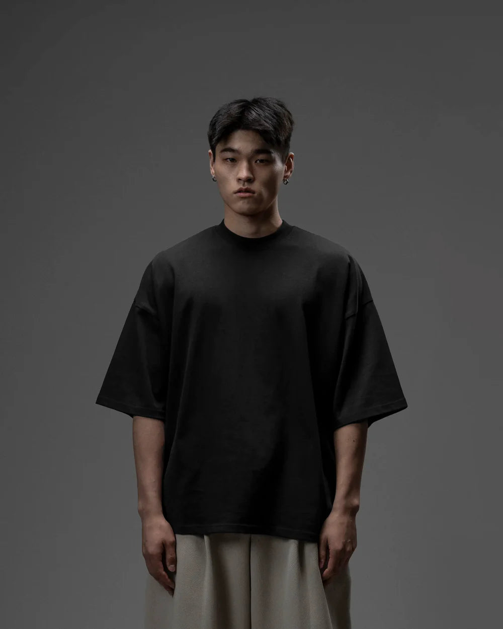 SOLID "BLACK" OVERSIZED TEE